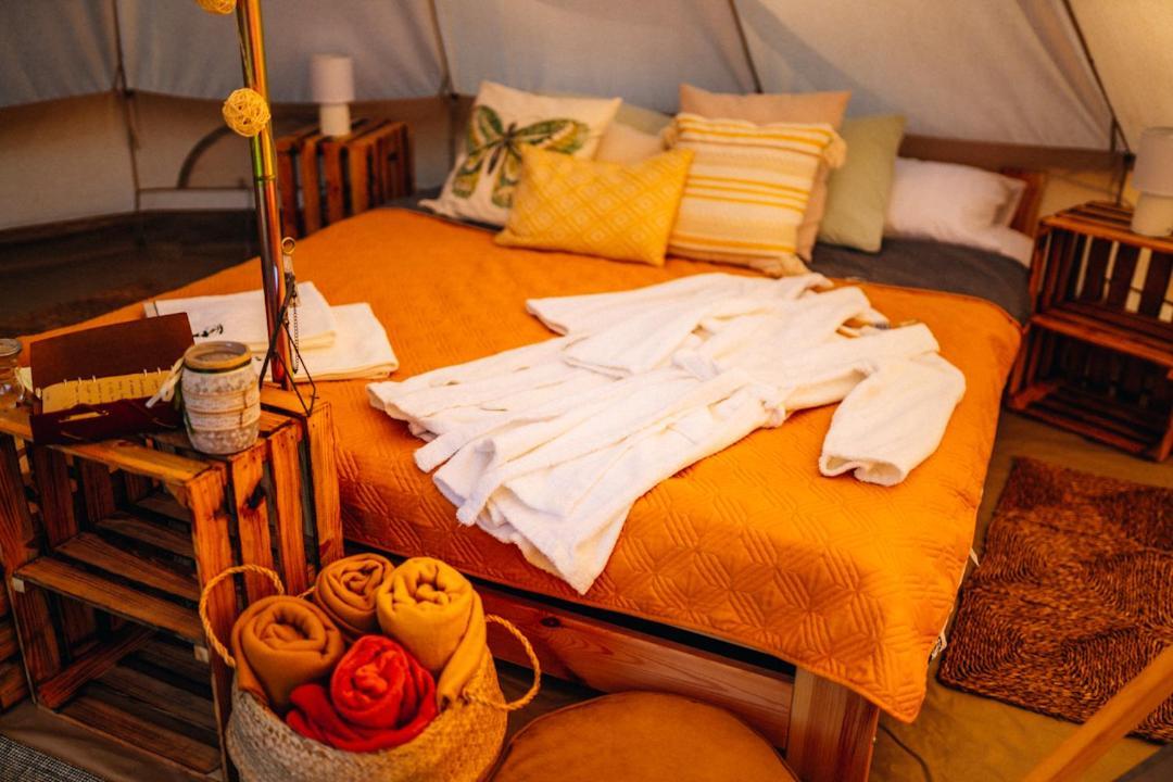Отель Glamping Bieszczady Z Jacuzzi I Basenem Солина Экстерьер фото