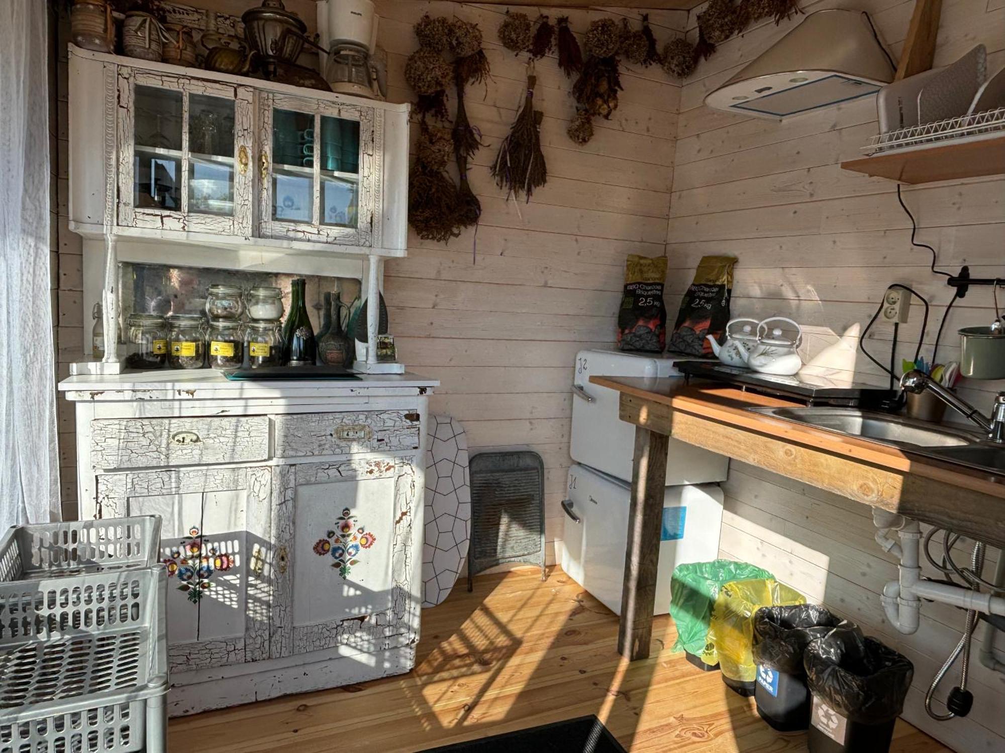 Отель Glamping Bieszczady Z Jacuzzi I Basenem Солина Экстерьер фото