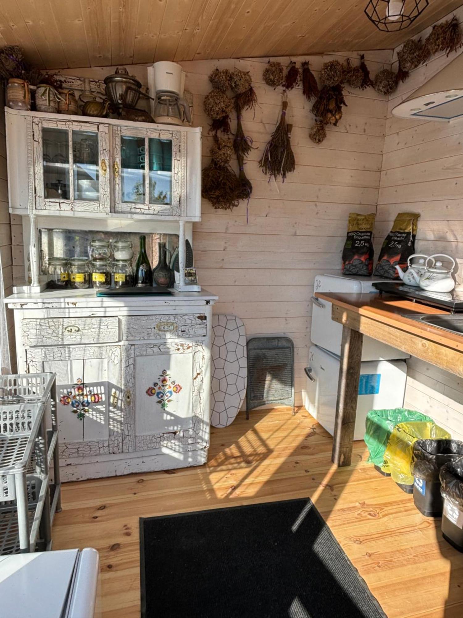 Отель Glamping Bieszczady Z Jacuzzi I Basenem Солина Экстерьер фото